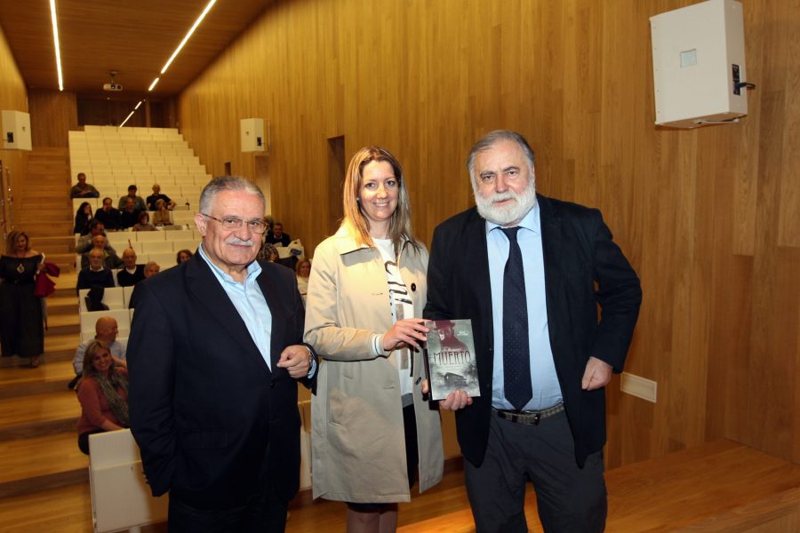 Lugo, con Ángel Basanta y Lara Méndez. Charla sobre la novela en O Vello Cárcere