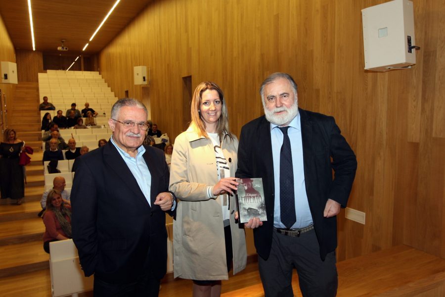 Lugo, con Ángel Basanta y Lara Méndez. Charla sobre la novela en O Vello Cárcere